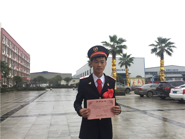 1487317238201692.jpg 3 高铁1 熊鹏辉.JPG
